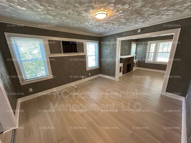 Building Photo - 5600 Park Ave