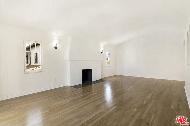 Building Photo - 450 N Orange Dr