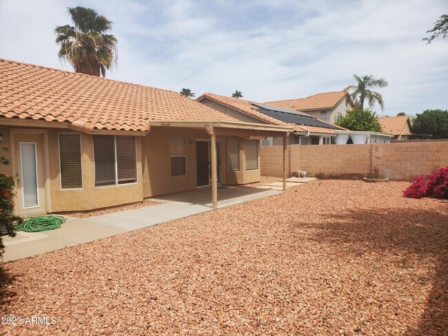Building Photo - 7541 W Calavar Rd