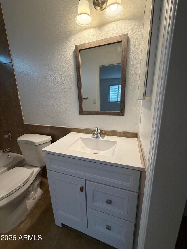 Building Photo - 909 E Escuda Dr