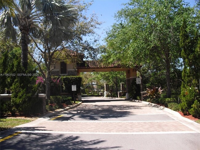 Building Photo - 2750 Jockey Cir