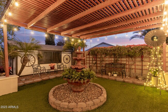 Building Photo - 10853 W Manzanita Dr