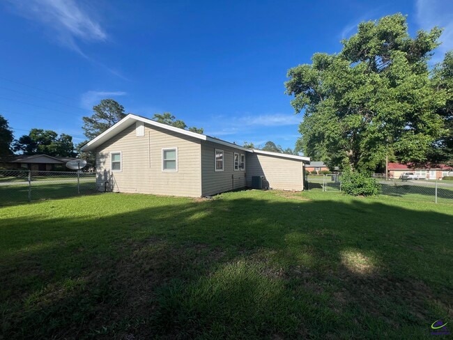 Building Photo - 314 Palomino Ln