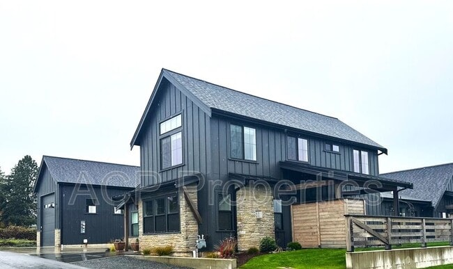 Building Photo - 1570 Farmview Ter