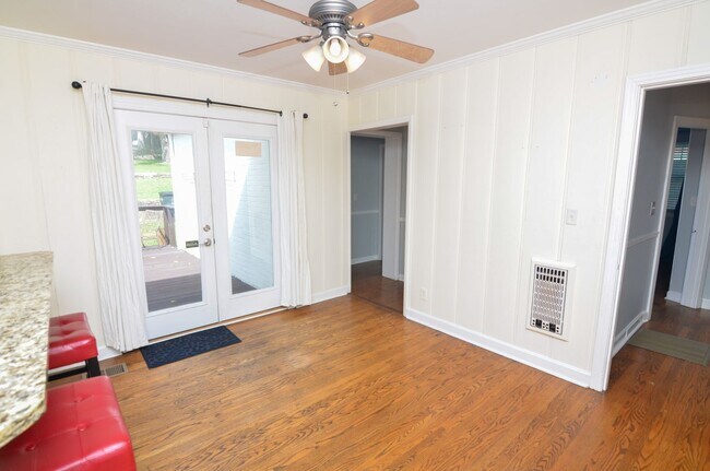 Building Photo - 815 Neartop Dr