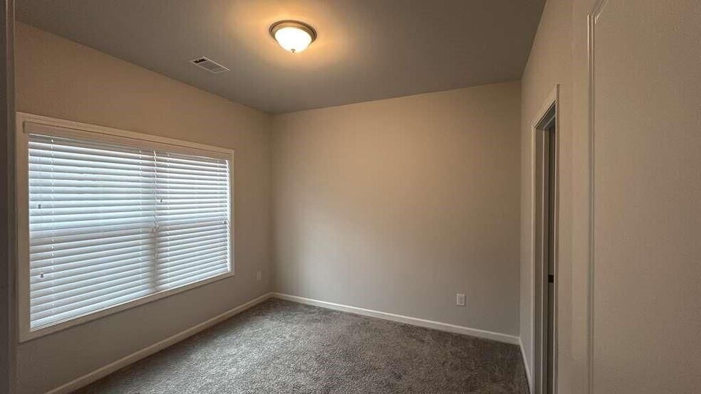 Building Photo - 4599 Silver Oak Dr SW