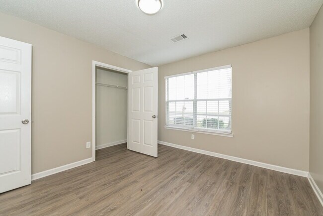 Building Photo - 6725 Biscayne