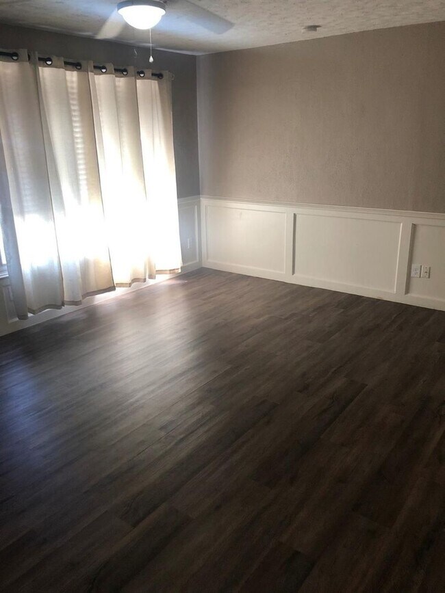 Building Photo - Pre-Leasing 2 bed 1 bath close to Texas Tech!