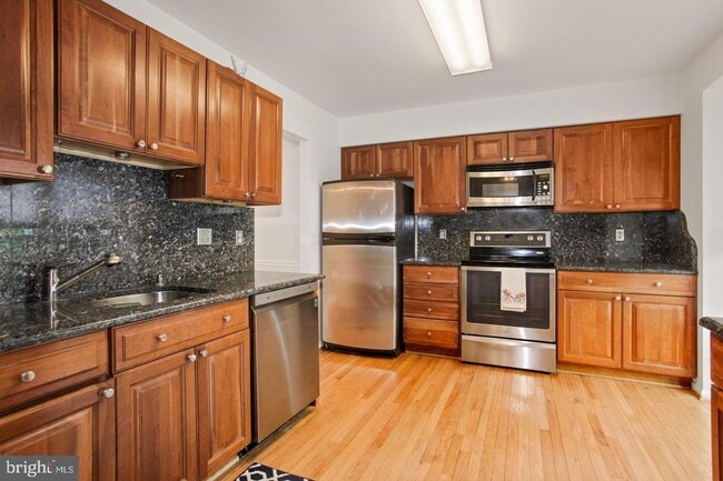 Building Photo - Townhome in Pinecrest