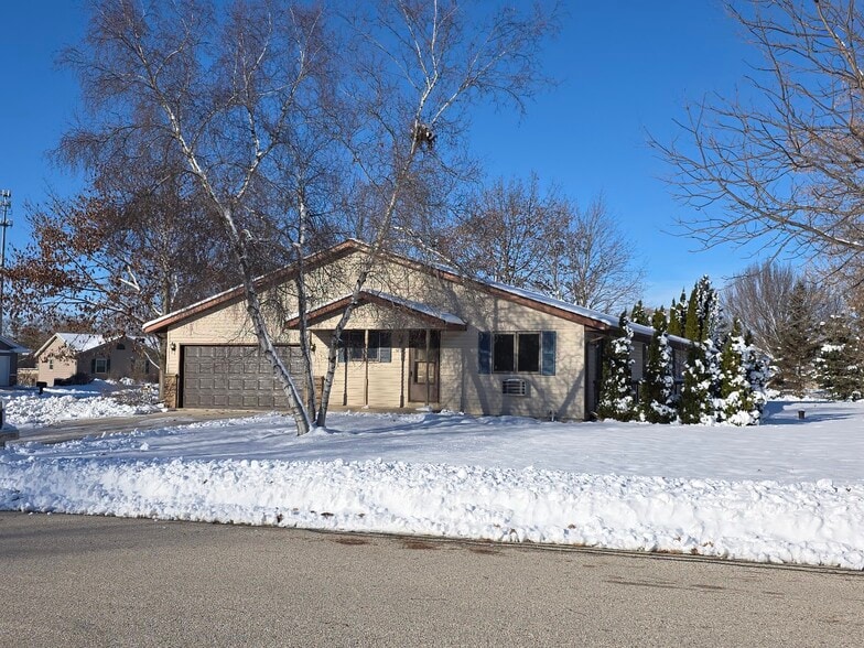 Primary Photo - 722 Goldfinch Ln