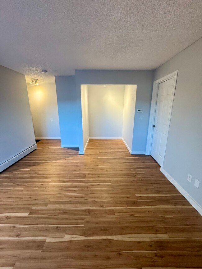 Building Photo - Cozy 1 Bedroom / 1 Bath Condo/DECEMBER MOVE IN SPECIAL