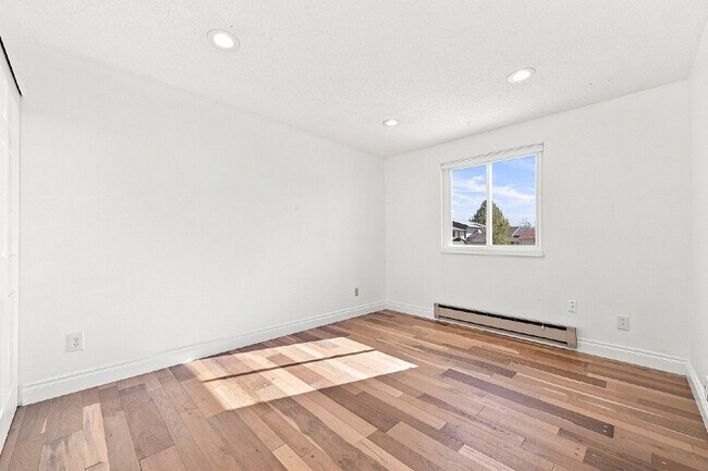 Building Photo - 1354 S Zeno St
