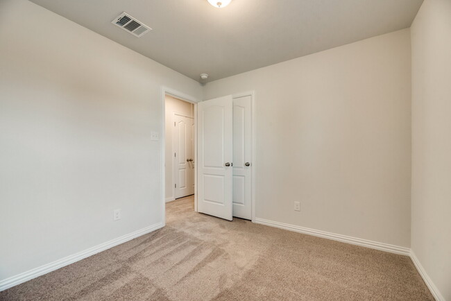 Building Photo - Perfect 3 bed 2 bath in new development in...