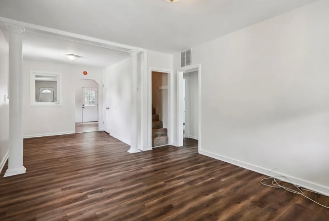Building Photo - 1210 Larchmont Ave
