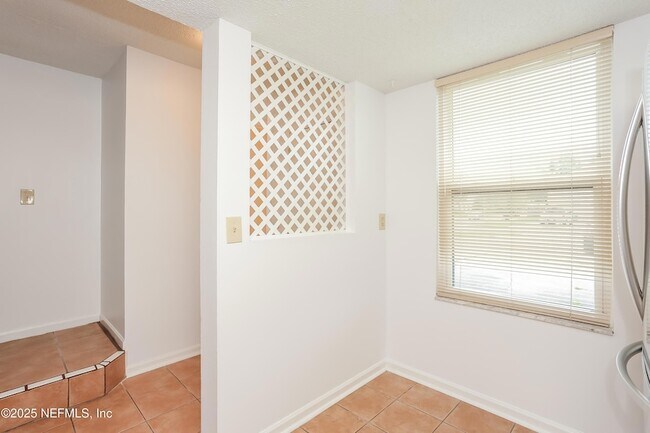Building Photo - 844 7th Ave S