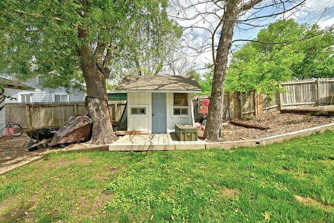 Building Photo - 5303 Gladstone Dr