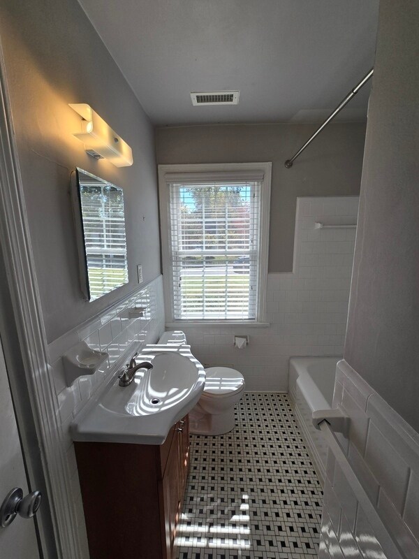 Building Photo - 8410 Holly Hill Rd