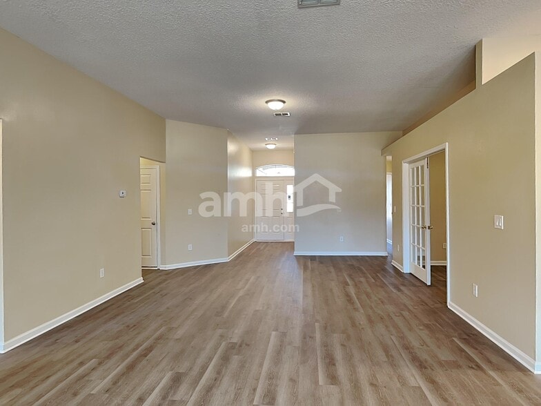 Building Photo - 612 Birchbark Trl