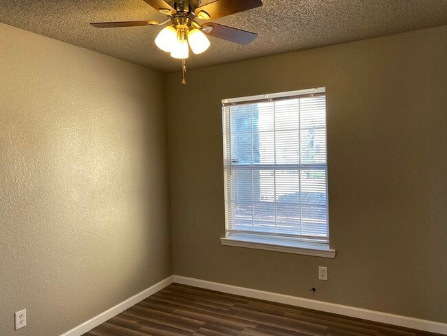 Building Photo - 2914 Royal Knoll Dr
