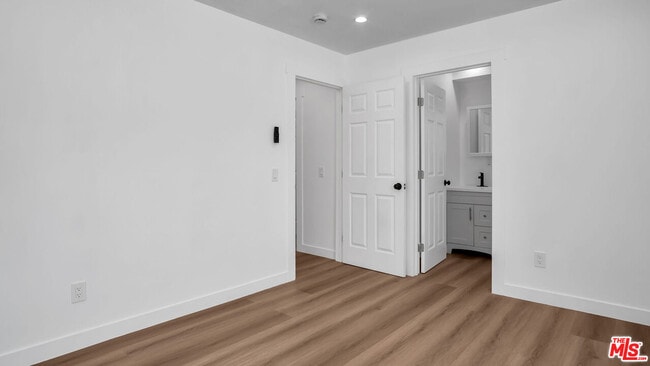 Building Photo - 15559 Three Palms St