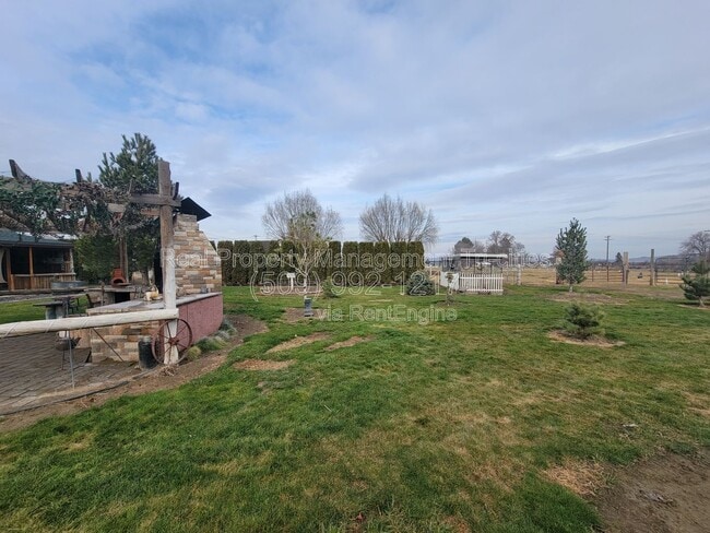 Building Photo - 52203 WA-225