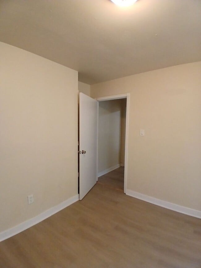 Building Photo - Delightful 2 bedroom 1 bath duplex - Open ...