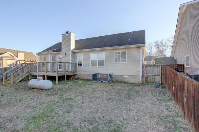 Building Photo - 3 bed 2 bath Fenced yard.  Heart of St. B.  Hurry.