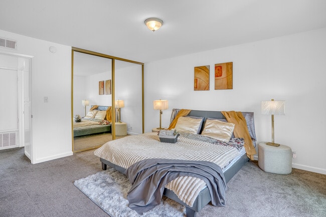 Building Photo - 4252 Comet Cir