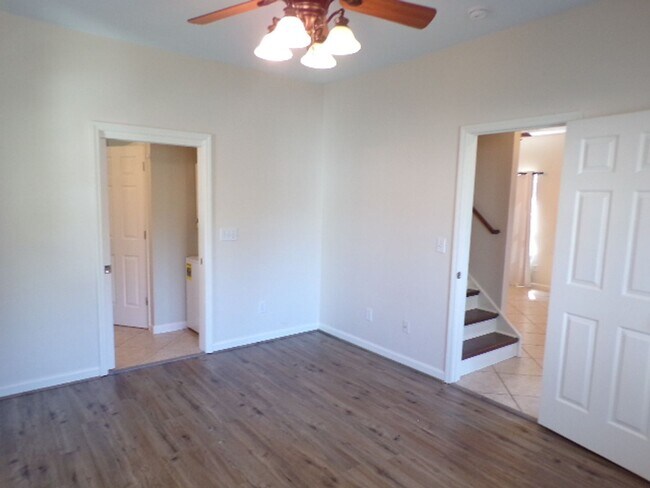 Building Photo - Mid Island home for rent