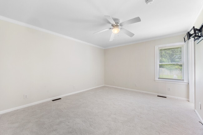 Building Photo - 111 Forest View Dr
