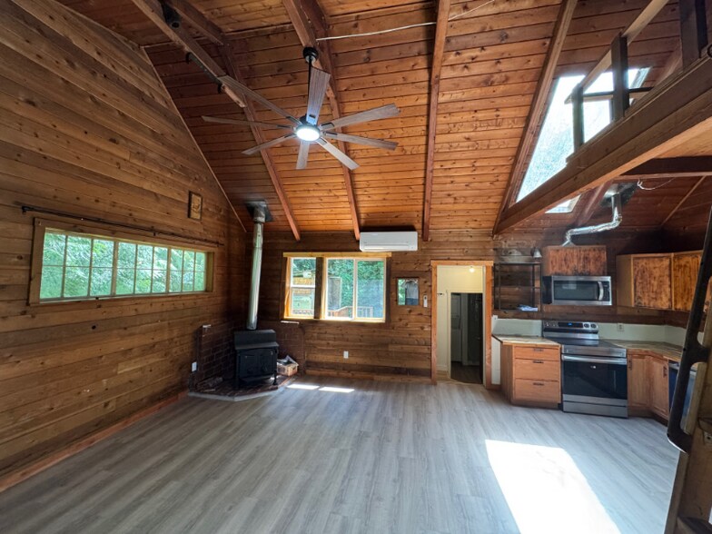 Building Photo - 4203 Thunder Ln