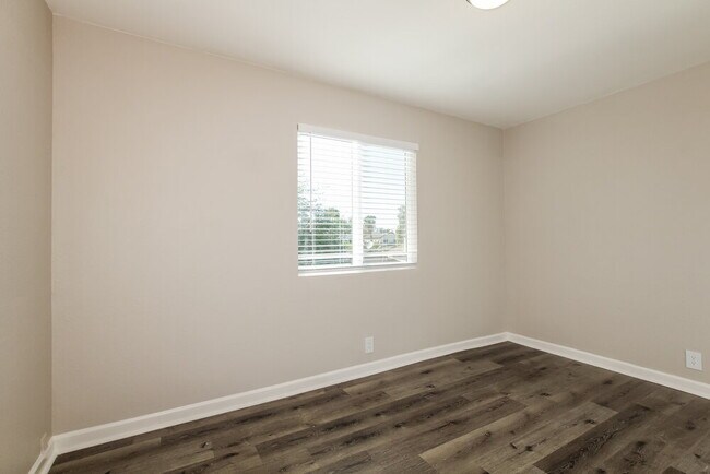 Building Photo - 15806 N 38th Ave
