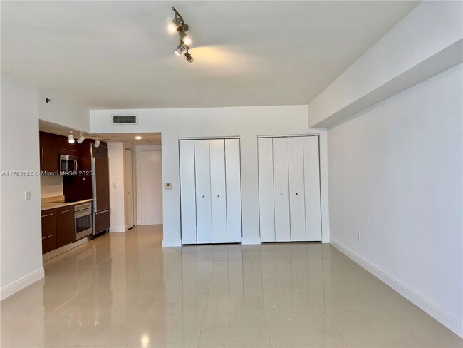 Building Photo - 475 Brickell Ave