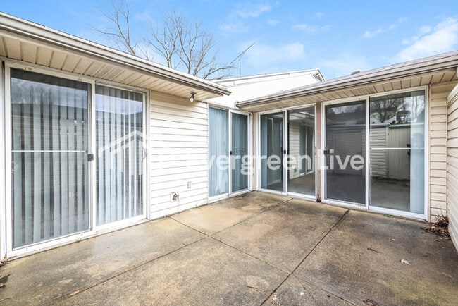 Building Photo - 5610 Troy Villa Blvd