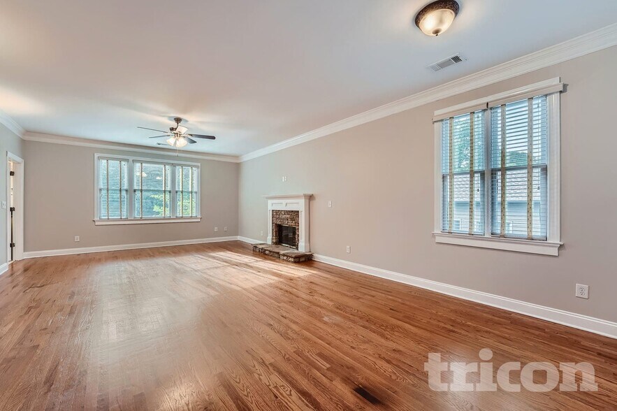 Building Photo - 1442 Hedgewood Ln NW