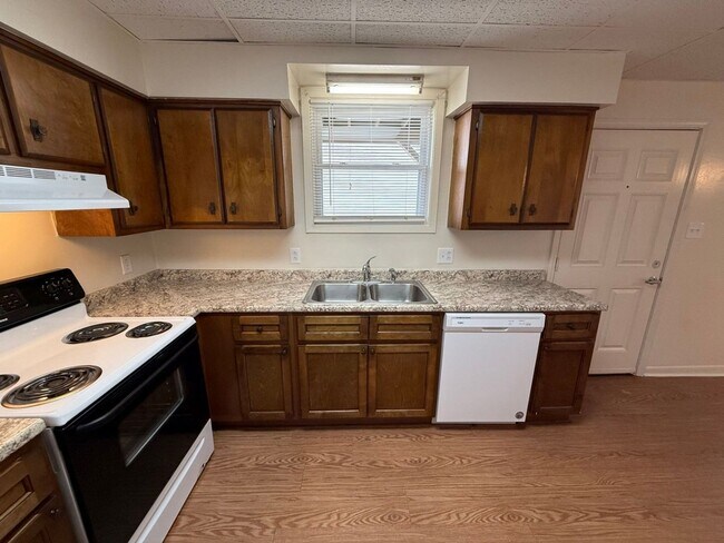 Building Photo - 3607 Lark Cir