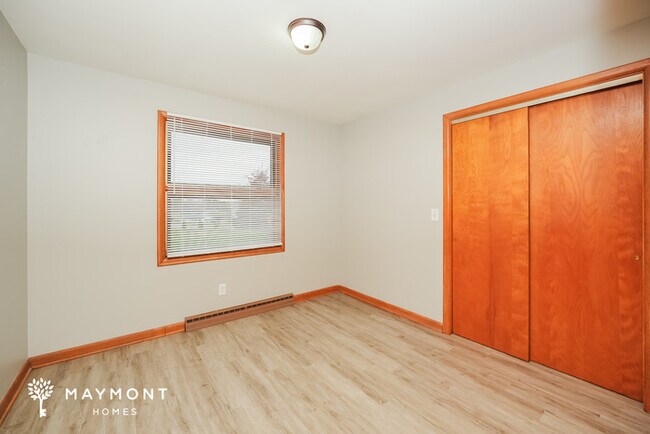 Building Photo - 572 6th St NW