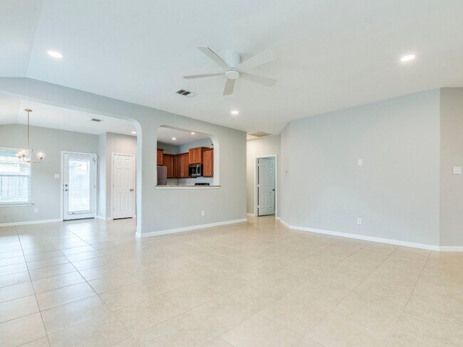 Building Photo - 141 Linden Ln