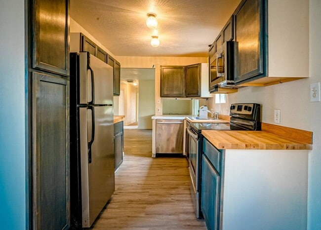 Building Photo - 2765 Applewood Dr