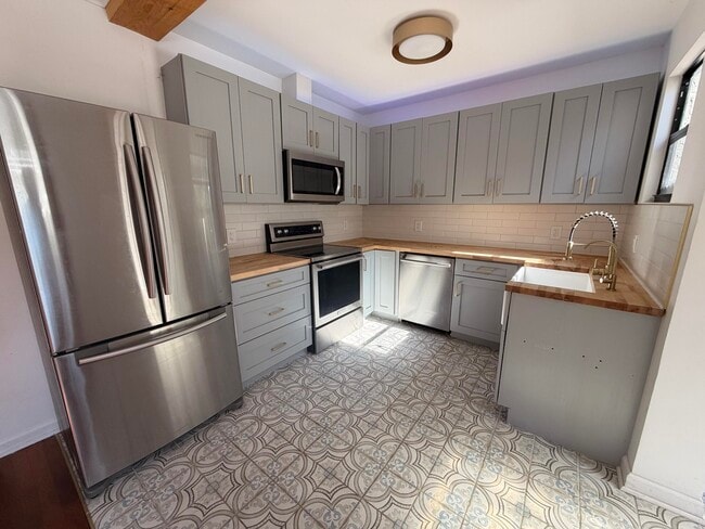 Building Photo - 1026 Upland Rd