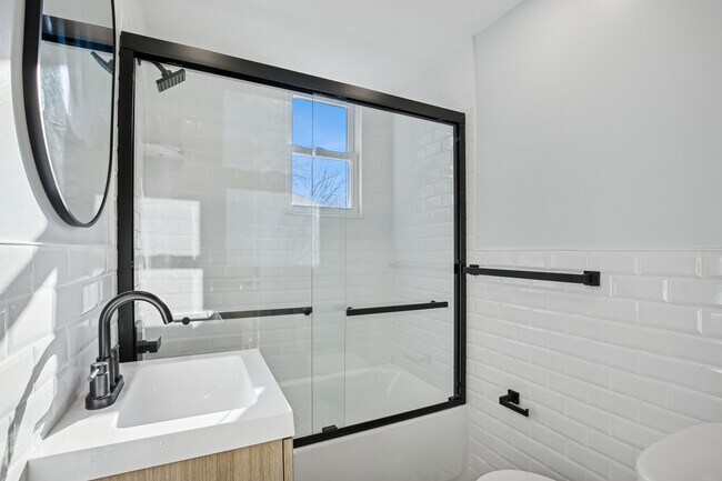 Building Photo - 4 Lincoln Pl