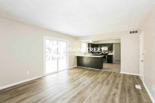 Building Photo - 4 Bedroom Pet-Friendly Home in INDIANAPOLIS, IN with Main Street Renewal
