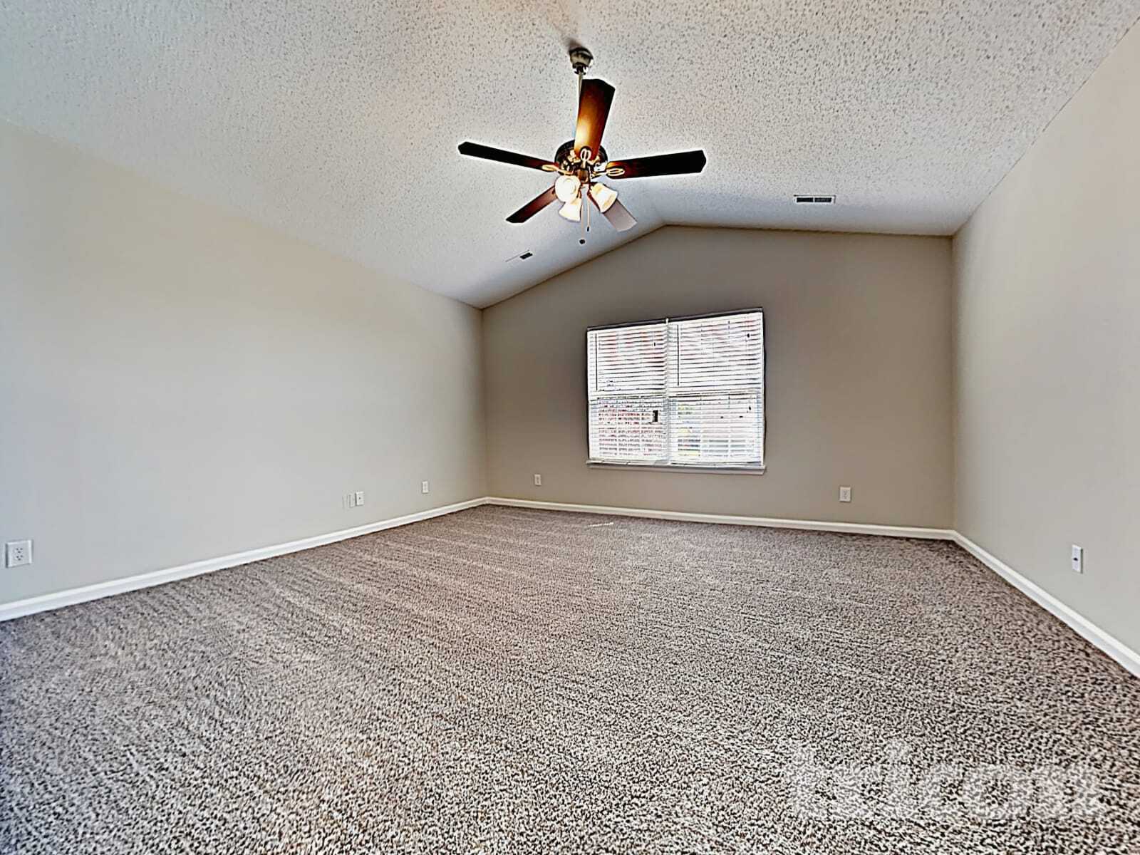 Building Photo - 3916 Roundwood Dr