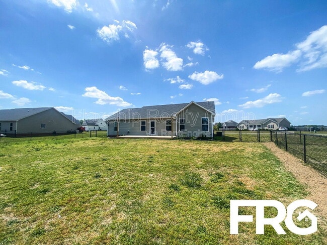 Building Photo - 200 Willow Pond Dr