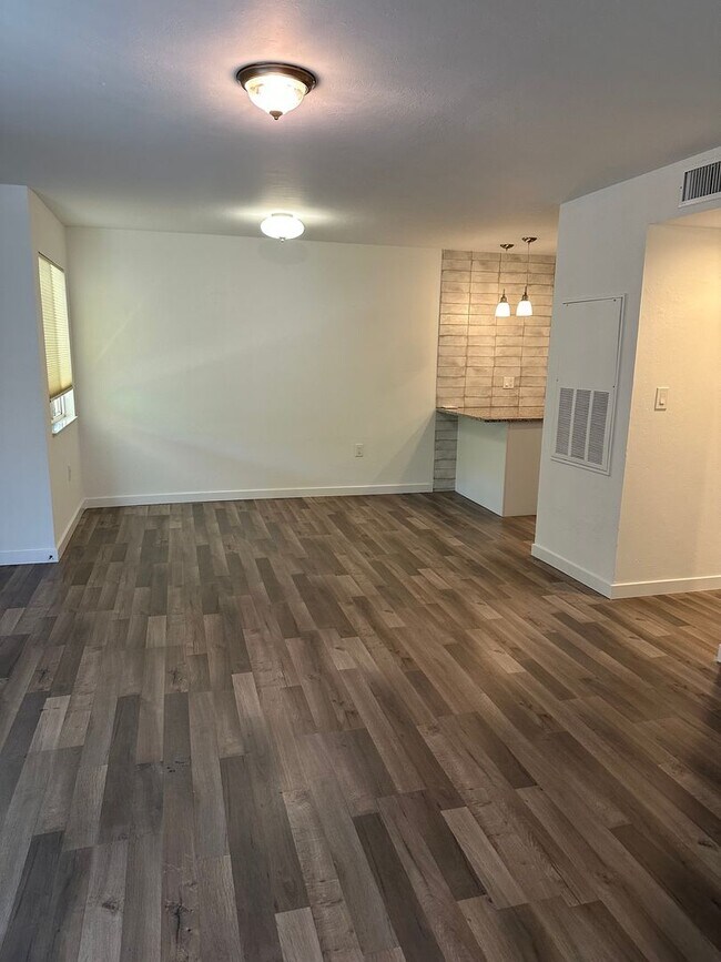 Building Photo - 3120 Seasons Way