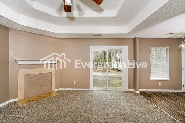 Building Photo - 2027 Townhouse Ln