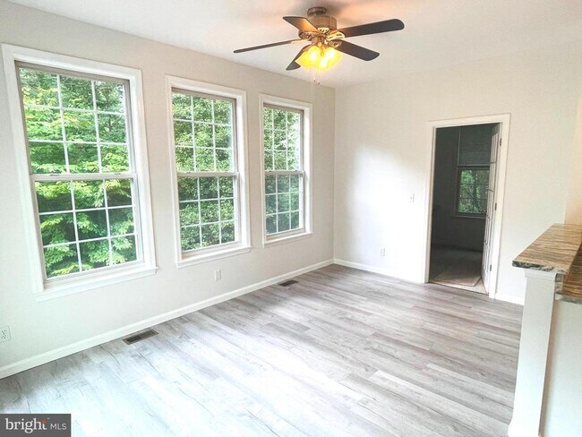 Building Photo - 9 Scarlet Oak Cir
