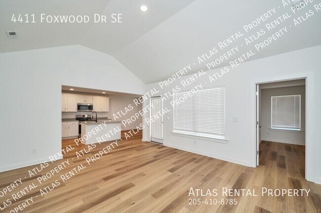 Building Photo - 4411 Foxwood Dr SE