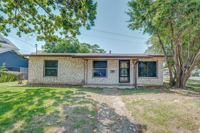 Building Photo - 1604 Springdale Rd