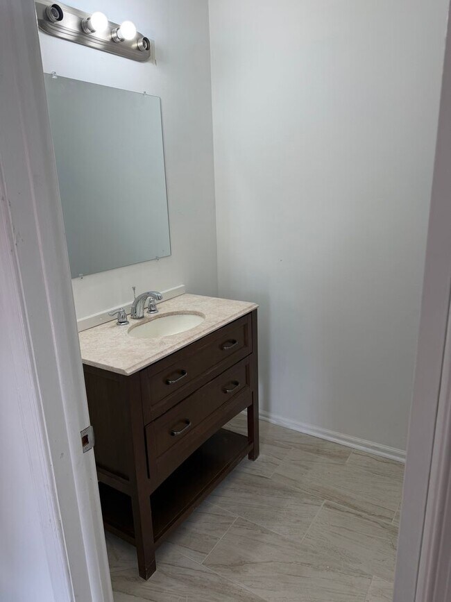 Building Photo - Charming 4-Bedroom, 1.5 Baths Home in Prime Absecon Location